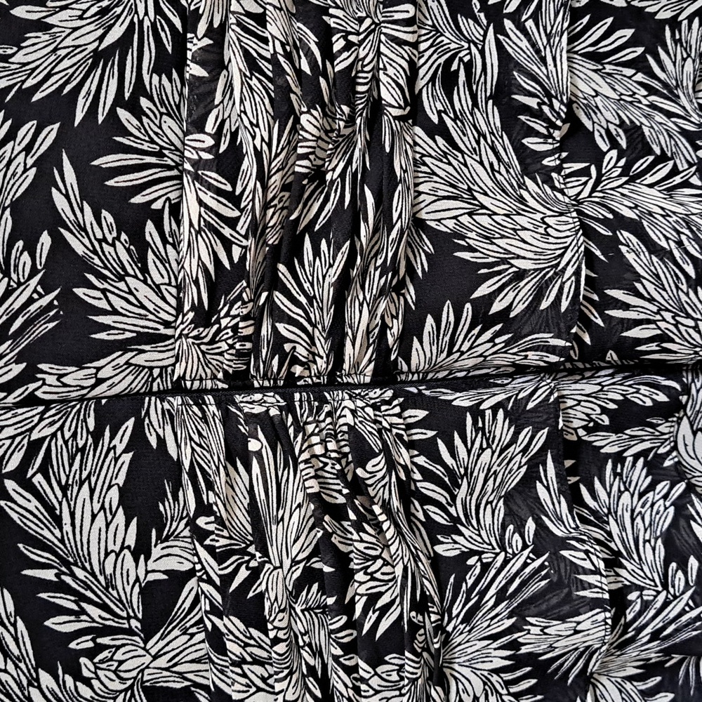 Adrianna Papell Black/White Ruffled Ruched Formal Dress. Size 14 Petite - Picture 7 of 11